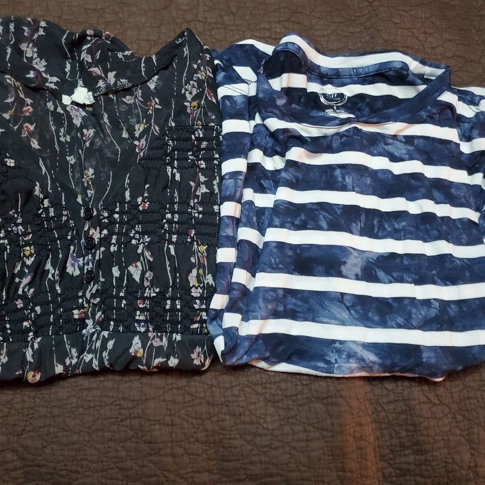 💖3/$20 Two Maurices work shirts